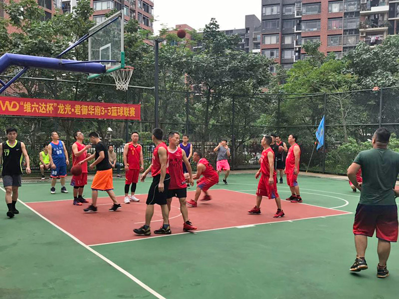 篮球联赛精彩瞬间