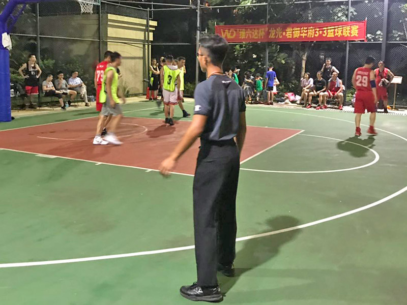 篮球联赛精彩瞬间